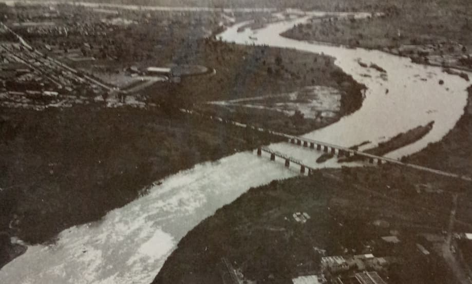 Independence constitution preserves federal parliamentary model — archival photograph